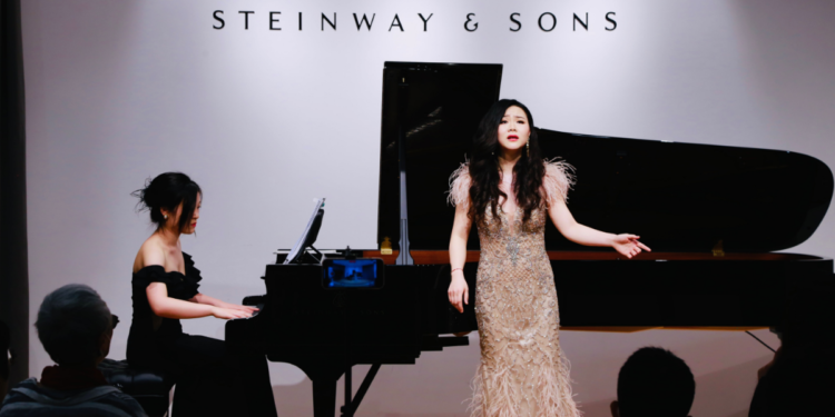 Lena Wu - opera singer