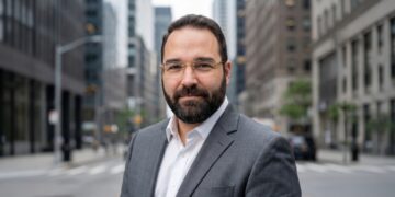 Enzo Carpanetti in Panama focusing on the mega forces of AI and the transition to a low carbon economy as a true practitioner leader